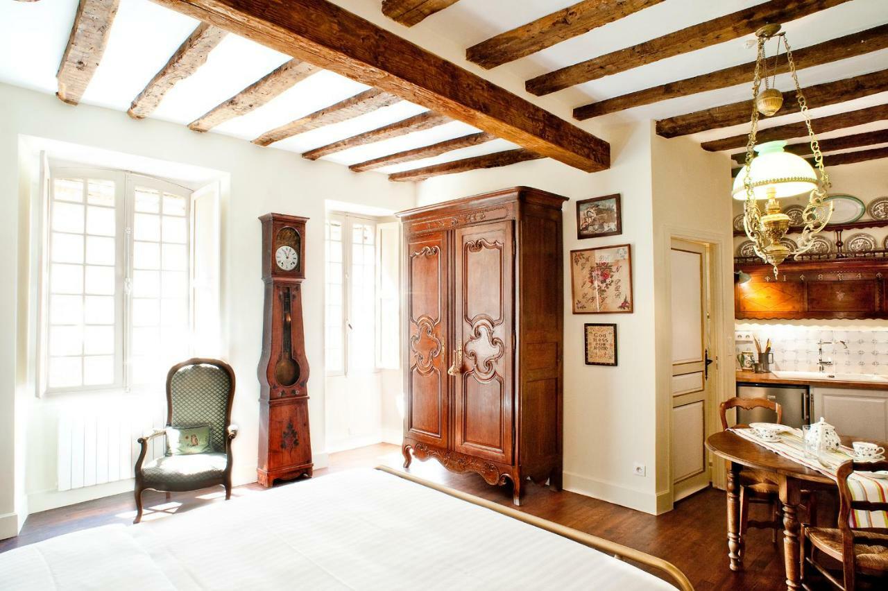 Appartements Les Suites Sarladaises サルラ・ラ・カネダ エクステリア 写真